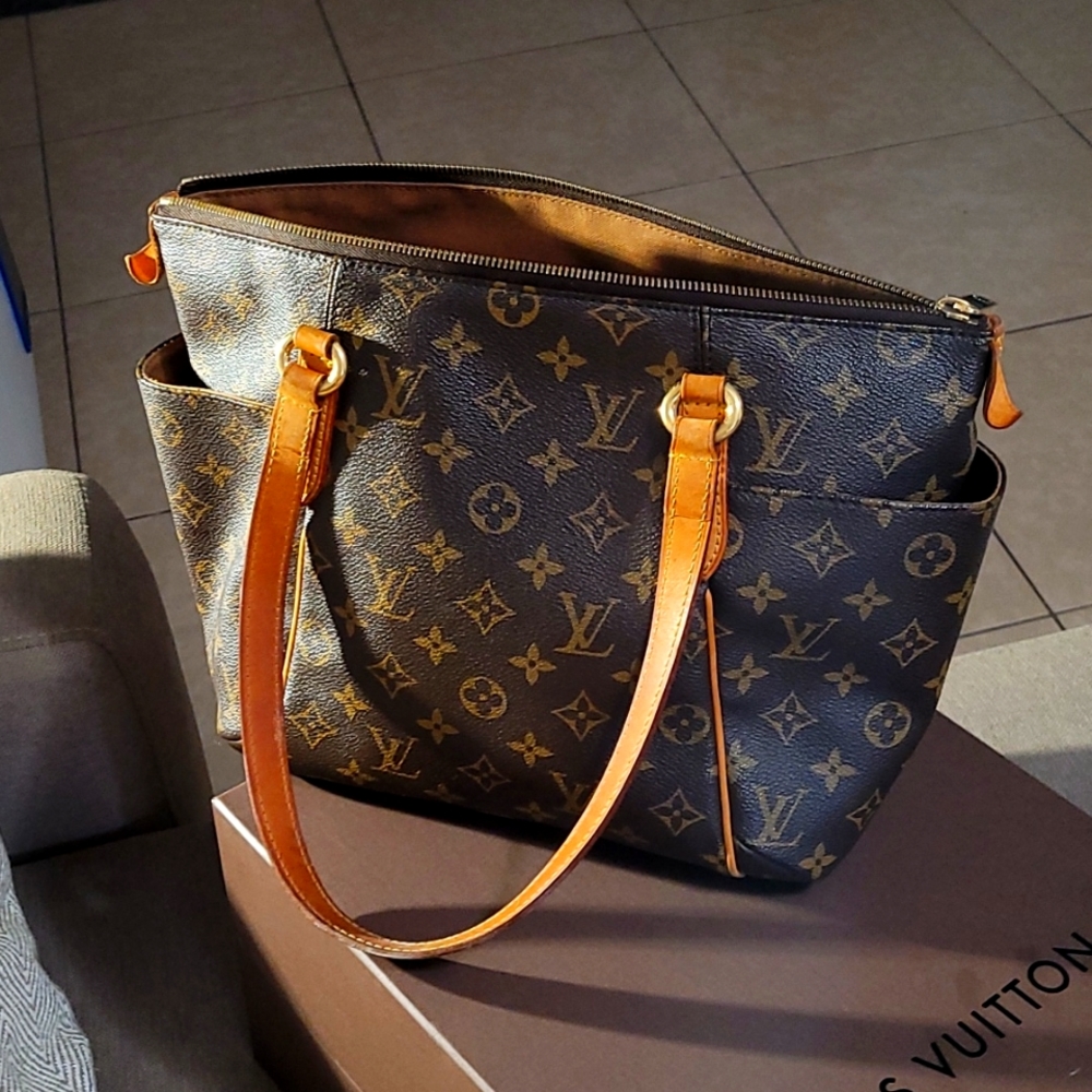 Louis Vuitton Monogram tote bag